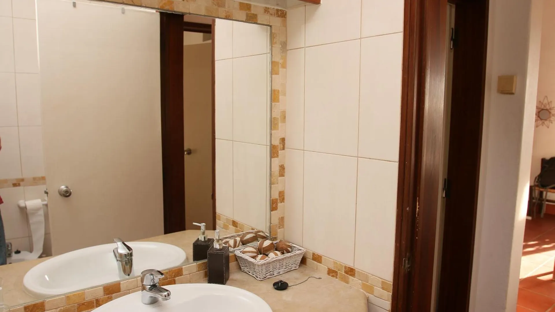 Villa Jacaranda - 550M From The Beach - Free Wifi - By Bedzy Albufeira