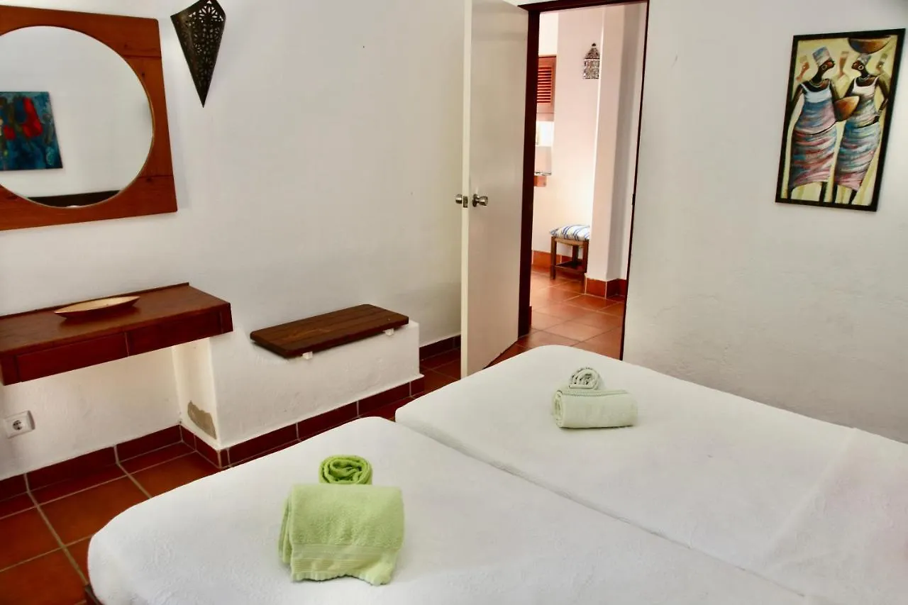 Villa Jacaranda - 550M From The Beach - Free Wifi - By Bedzy 阿尔布费拉 0*,  葡萄牙